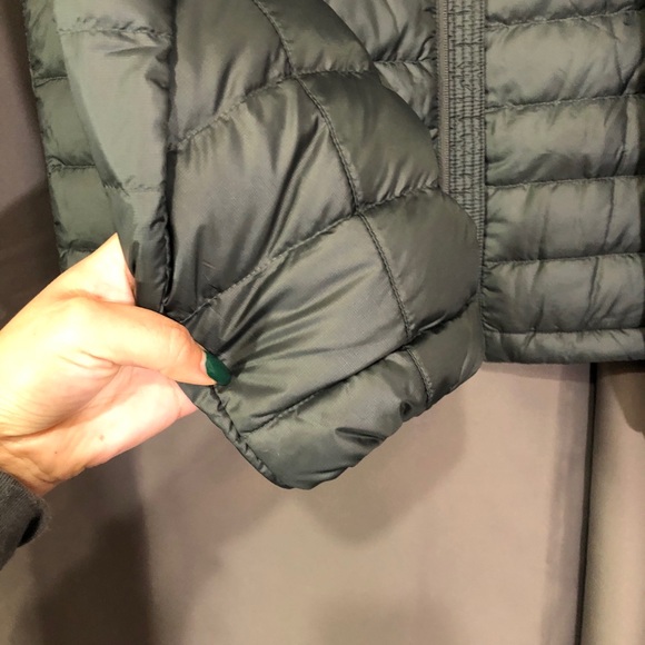 Marmot 700 fill Puffer size Medium - Picture 6 of 9